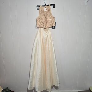 NWT Sherri Hill 2pc beaded bodice, peach formal prom dress. Size 4